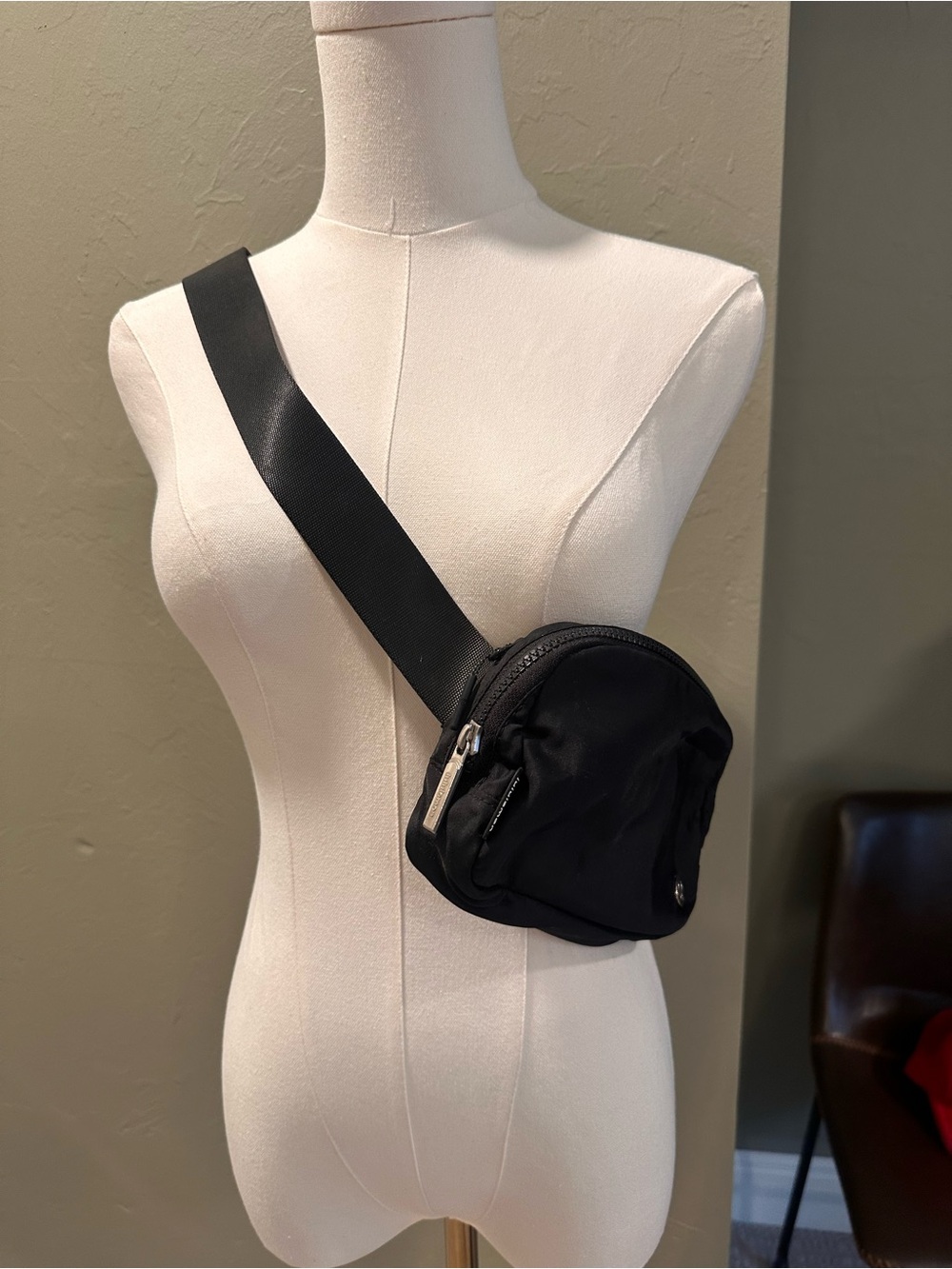 lululemon athletica Black Compact Crossbody Sling Bag